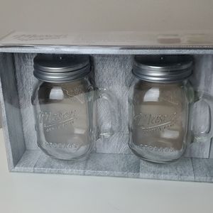 Two glasses shakers 8 oz with lids.